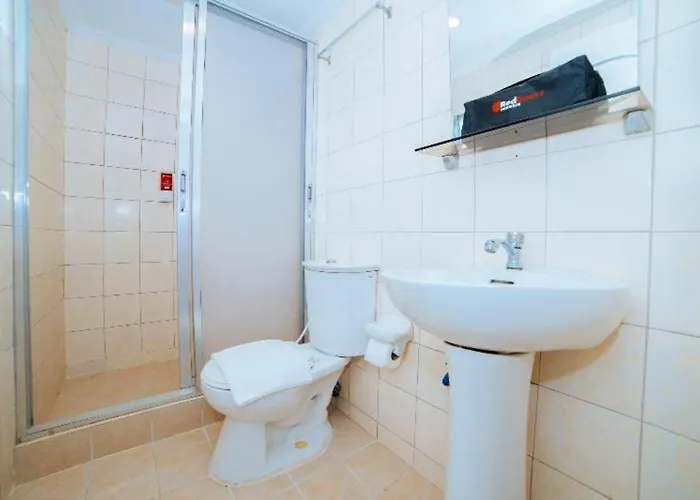Greenbelt Makati - Vaccinated Staff Hotel 2*