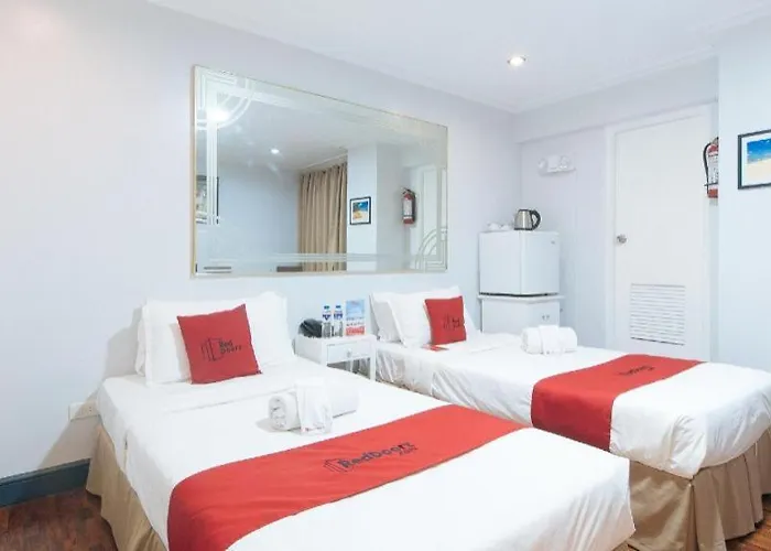 Greenbelt Makati - Vaccinated Staff Hotel 2*