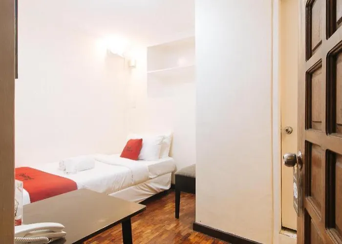 Hotel Greenbelt Makati - Vaccinated Staff 2*