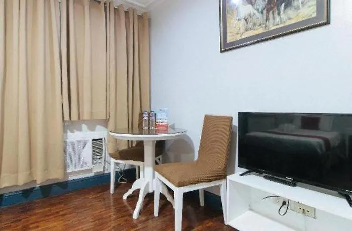 Hotel Greenbelt Makati - Vaccinated Staff 2*